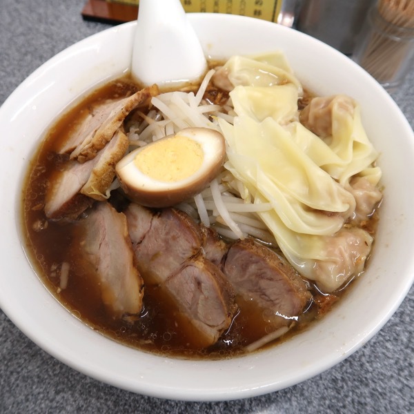チャーシューワンタン麺（1,050円）