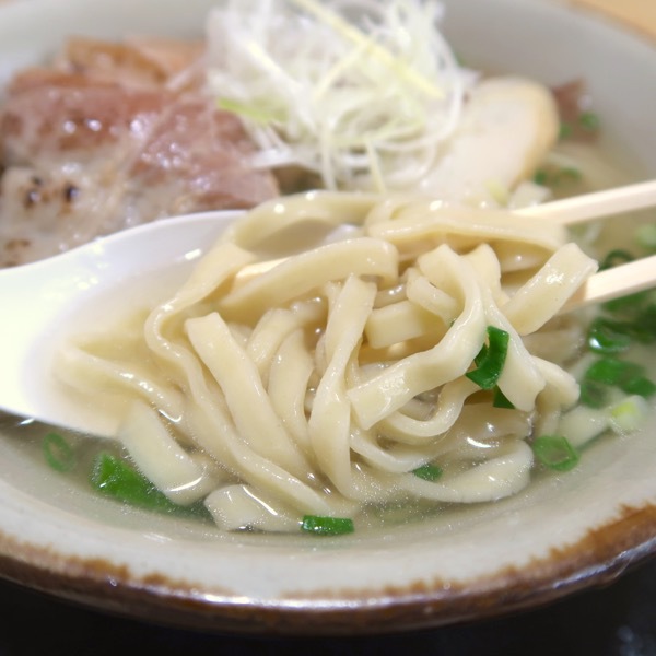 麺は散切り麺