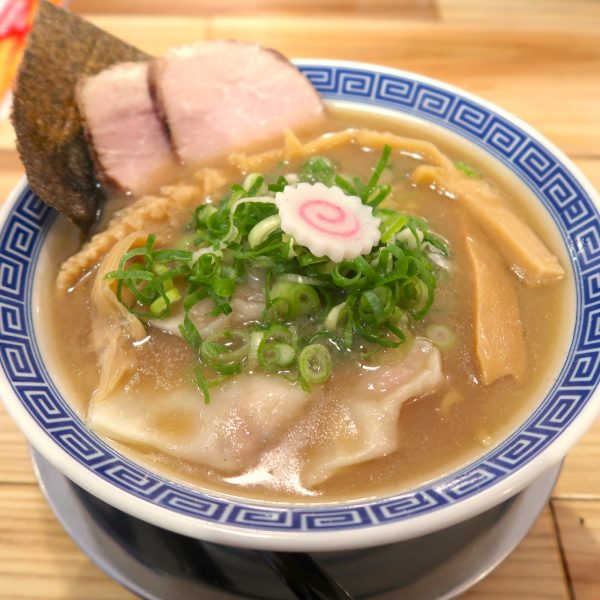 濃厚魚介豚骨ワンタン麺（850円）