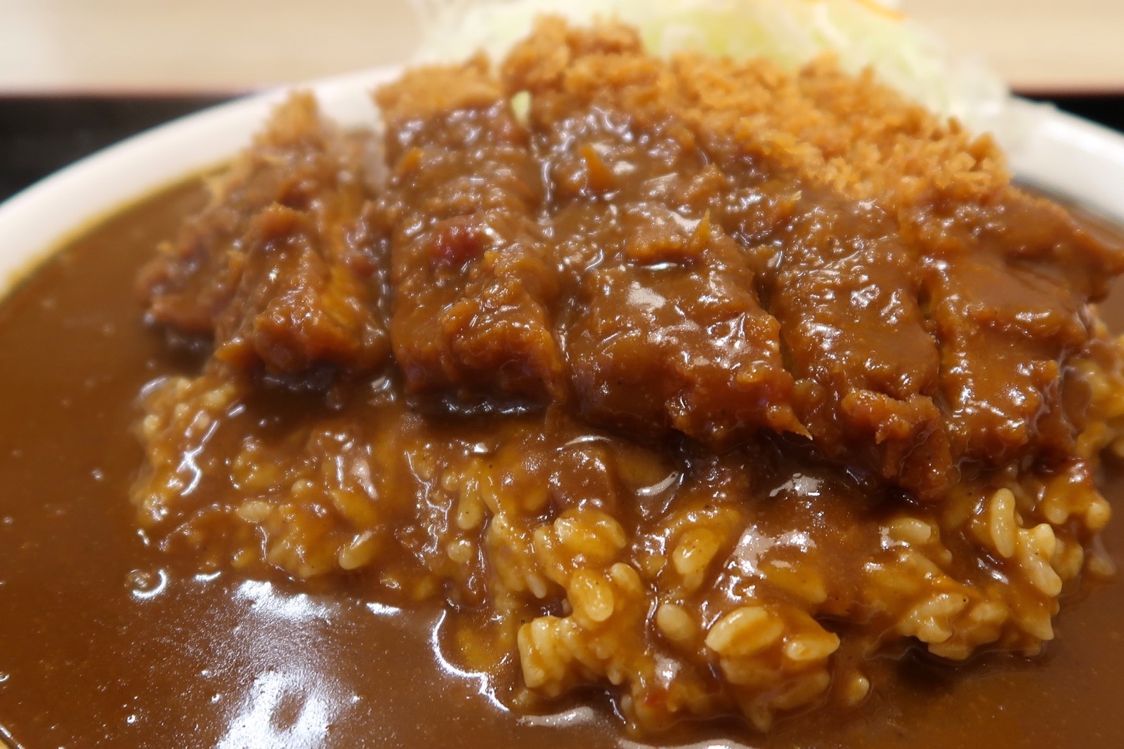 カツの美味しいチェーン店「かつさと」のカツカレー | 沖縄ランチブログZ