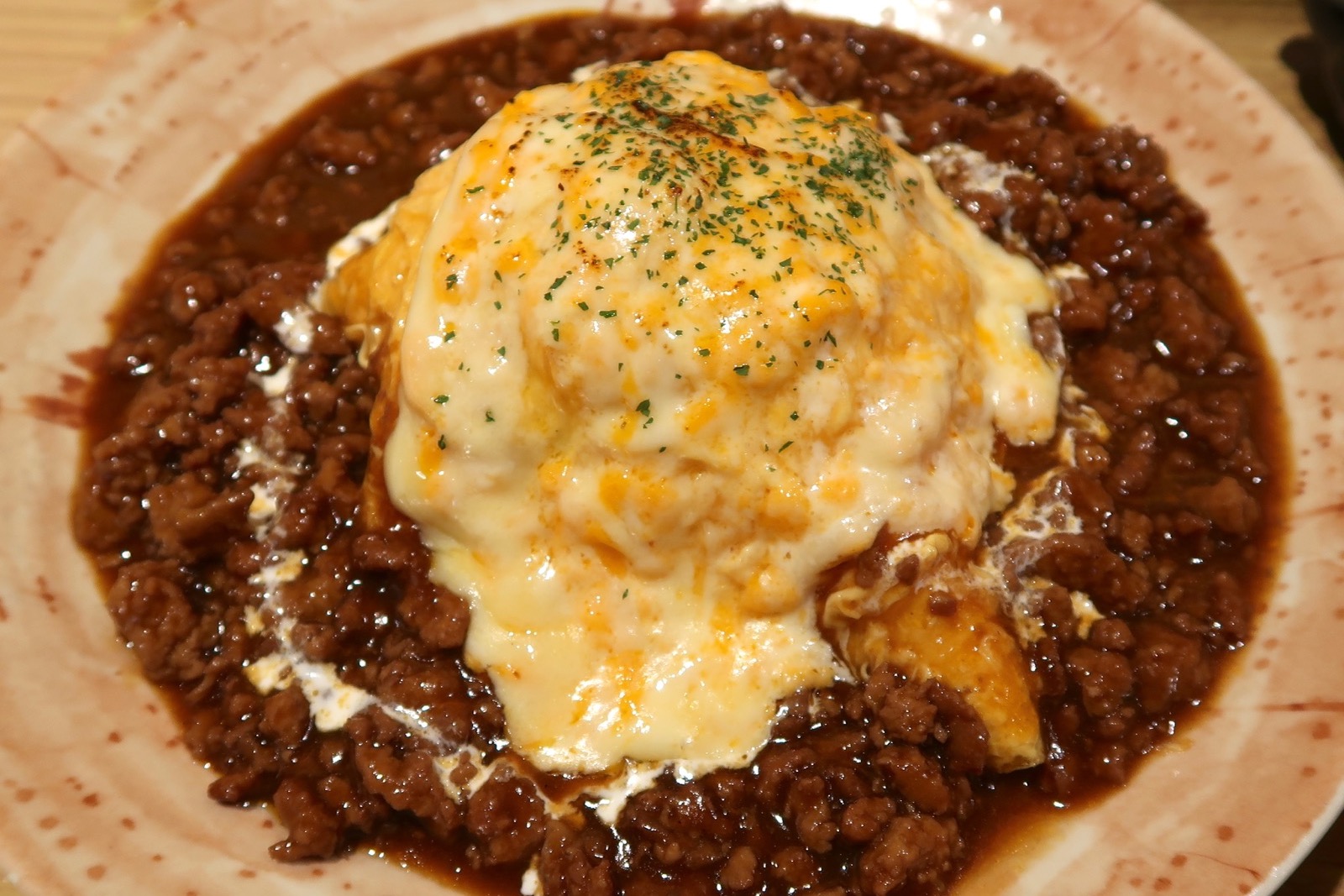 那覇・泉崎「鳥と卵の専門店 鳥玉 泉崎店」で特製オムライス | 沖縄