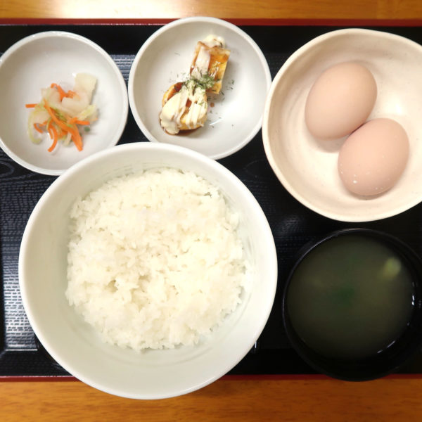 たまごかけご飯定食・名古屋コーチン（390円）