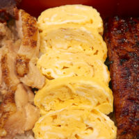 那覇・栄町「ままごと屋」で鰻、鶏、玉子焼きの三色丼