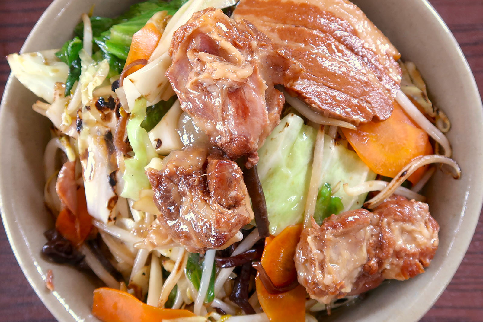 那覇 本家 亀そば 港町本店 でボリューム満点の肉野菜そば 沖縄ランチブログｚ