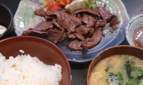 美栄橋「いけ三やぎ商店」でランチ限定・牛ハラミおろしポン酢定食