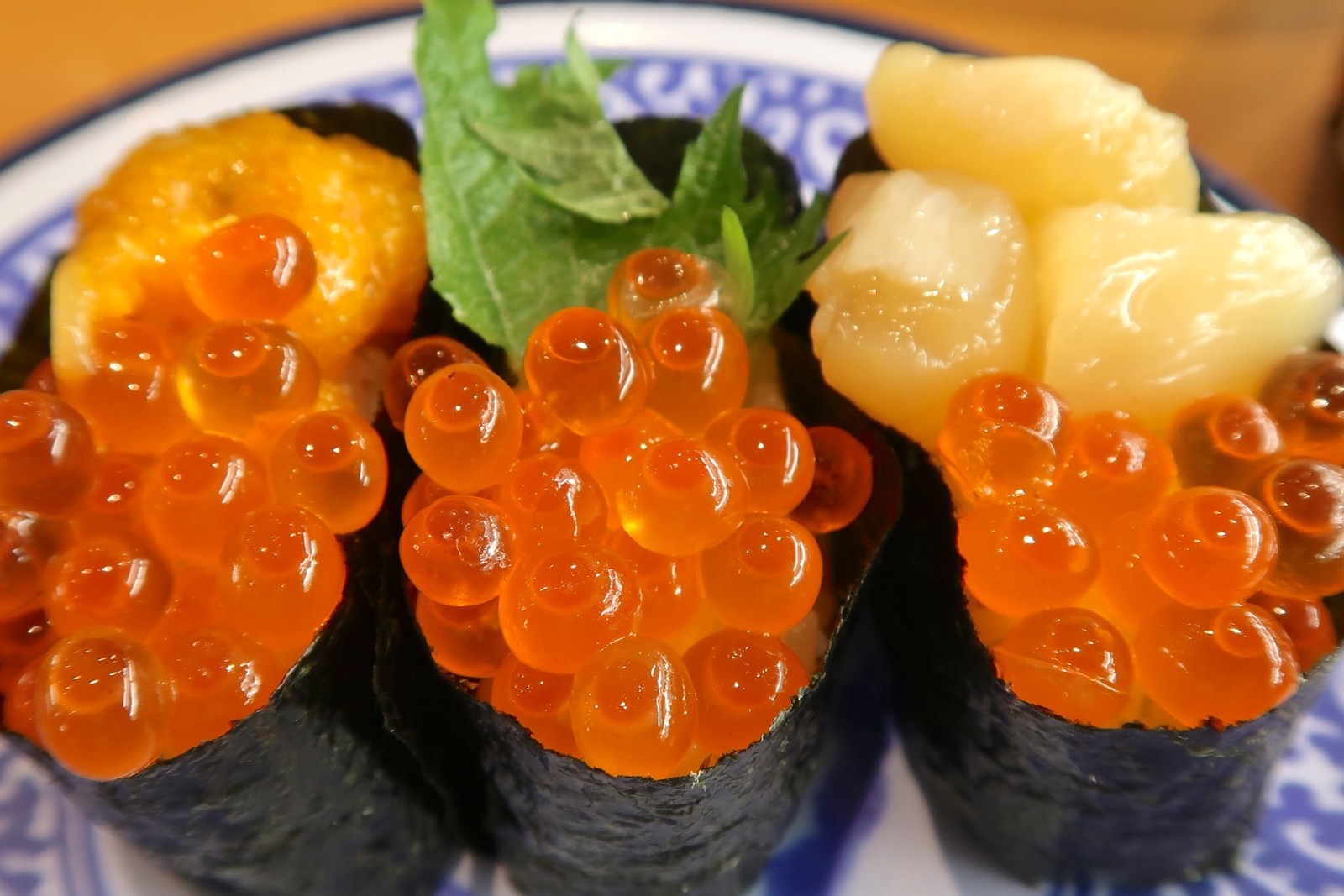 くら寿司の大粒いくら三種盛り 本格 冷やし担々麺 沖縄ランチブログｚ