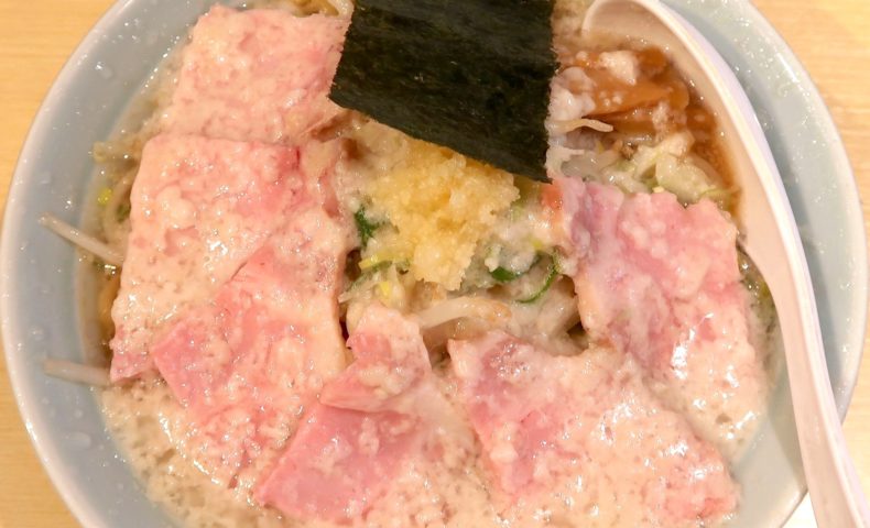 沖縄市「らー麺 アオキジ」で限定・ガッツリ太麺ニンニク弁慶