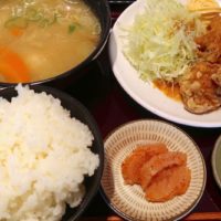 浦添 パルコシティ・フードコートの「博多めんたい やまや食堂」で鶏の唐揚げ定食