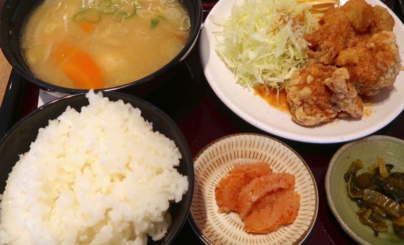 浦添 パルコシティ・フードコートの「博多めんたい やまや食堂」で鶏の唐揚げ定食