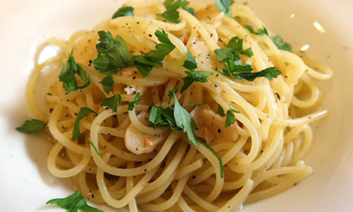 牧志「Pasta Fresca & Carne Trattoria SOMEYA」でペペロンチーノ