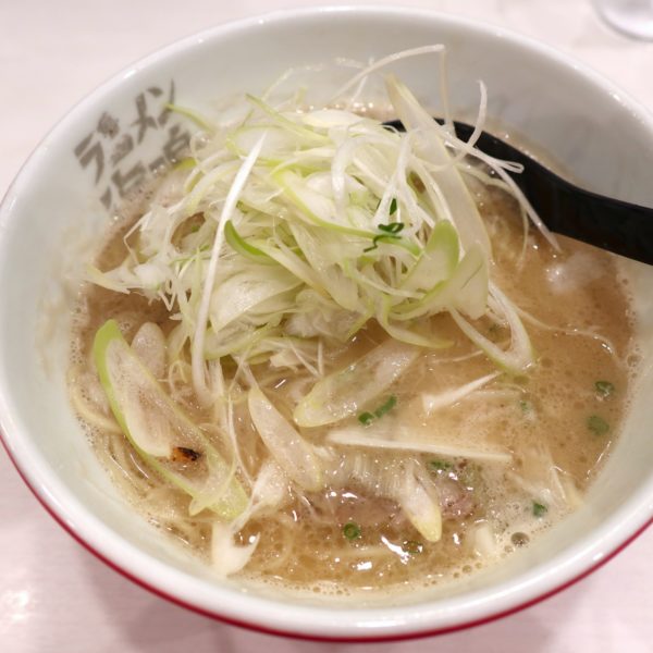 魚介とんこつラーメン ネギ増（910円）