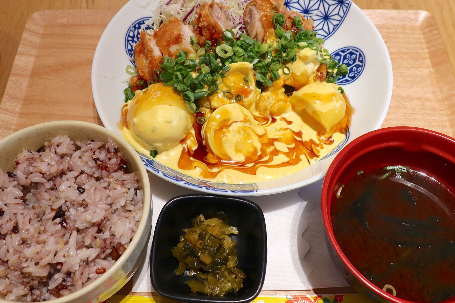 浦添 パルコシティ「鳥と卵の専門店 鳥玉」でゴロゴロ黄金タルタルの