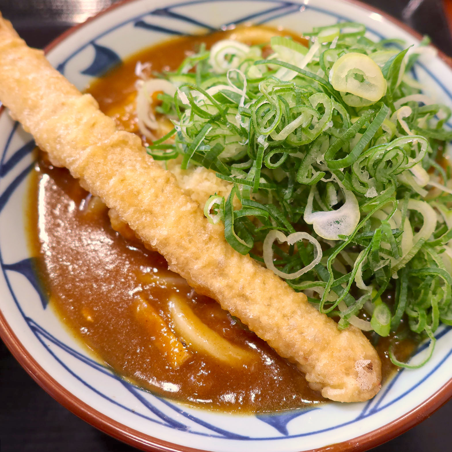 丸亀製麺のカレーうどんとかしわ飯にはごぼう天トッピングがオススメ 沖縄ランチブログZ