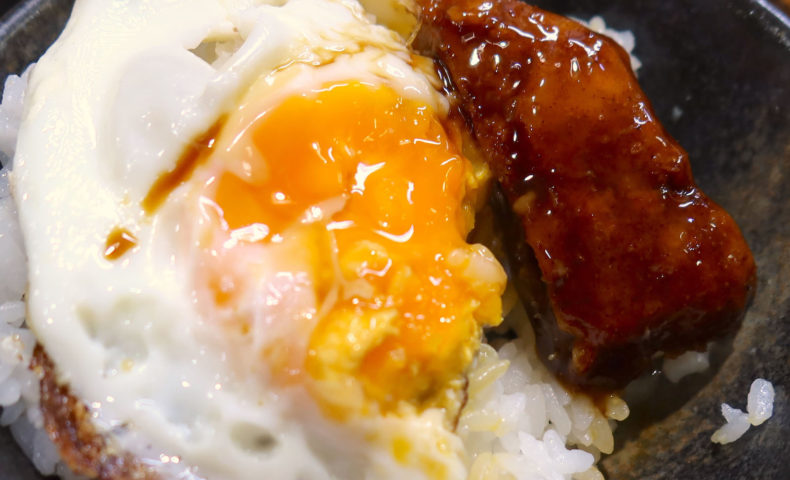 沖縄の食堂らしい食堂「うちなあ家 泊本店」でとんかつ定食