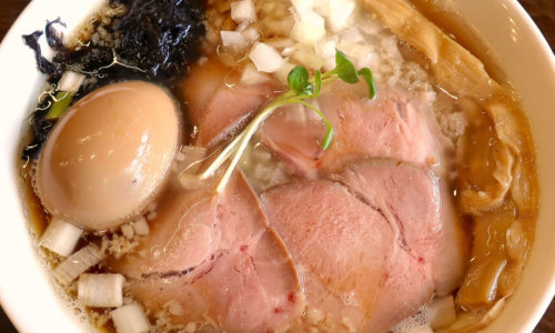 宜野湾「ラブメン」の背脂煮干しラーメン太麺が大好きです。