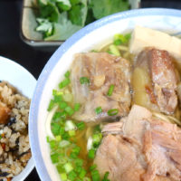 ソーキ、島豆腐、フーチバー、てびち…「ゆがふ家」のオールスターな沖縄そば