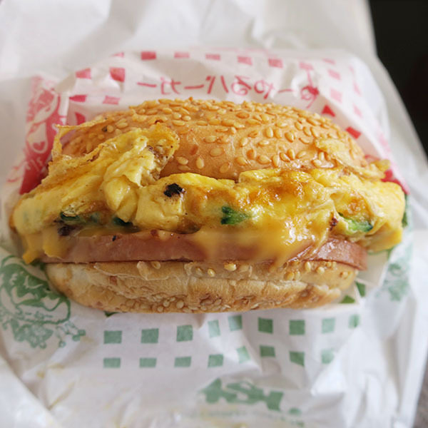 ぬーやるバーガー（350円）