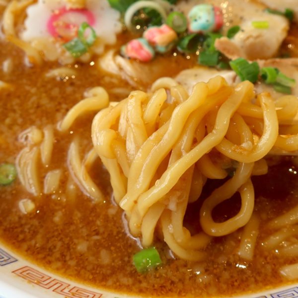 中太麺とこってり味噌スープ