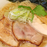 読谷「麺屋 シロサキ」で澄み渡る醤油そば〜鶏と鯛とあさり〜