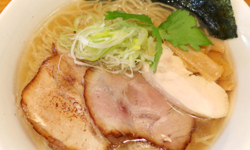 読谷「麺屋 シロサキ」で澄み渡る醤油そば〜鶏と鯛とあさり〜