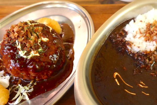 せんべろ昼飲みもできる「オシゲサカバ」でボリュームハンバーグ＆カレーコンボ