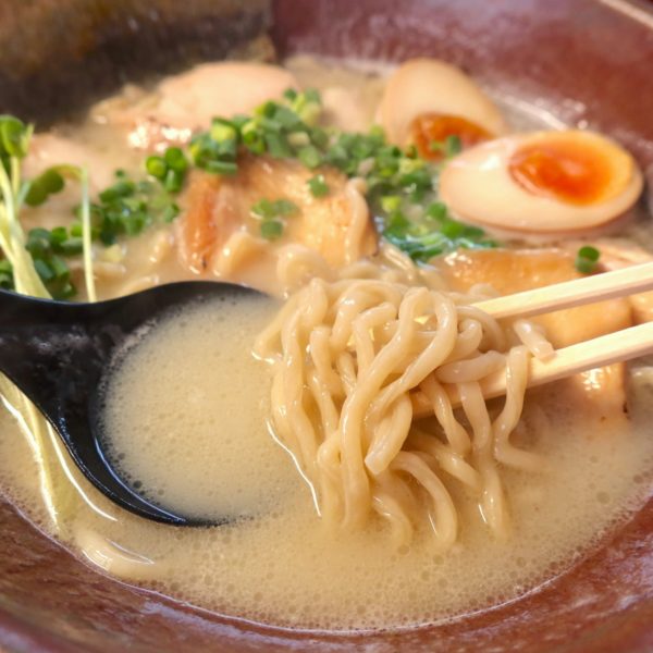 画像：ぷるぷる麺とどろり旨みスープ