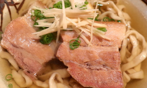 首里「てぃしらじそば」の美味しい沖縄そば、の三枚肉がすごい！
