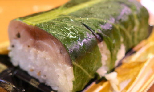 スシローで「とろ鯖押し寿司」と「鯖棒寿司」を食べ比べ