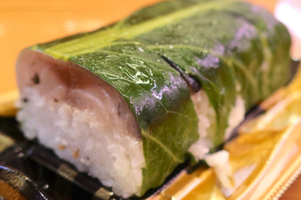 スシローで「とろ鯖押し寿司」と「鯖棒寿司」を食べ比べ