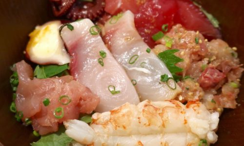 「地魚仕立て屋 おりた鮮魚店」の海鮮丼＆海鮮ちらし飯で海鮮勝手丼