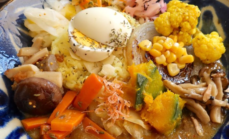 野菜たっぷり８種類 A タマニカレー の野菜カレー 沖縄ランチブログｚ