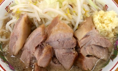 営業再開した浦添の二郎インスパイヤ系「小銭」で豚入りラーメン