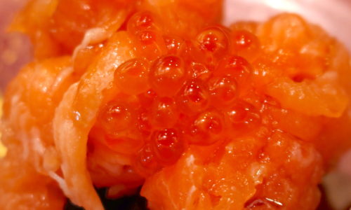 回転寿司「まぐろ問屋 やざえもん」ではクリスマスには鮭を食え！