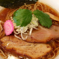読谷「麺屋 シロサキ」で真鯛、焼きあご、ハマグリ、浅利、しじみ出汁の魚介中華そば PREMIUM