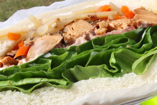 糸満の美味しいパン屋「Pain de 515（パンド515）」でいろいろ買って青空ランチ