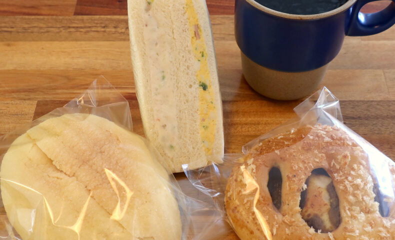 沖縄のローカルなパン屋「かめしま」でハワイと言う名のメロンパンなどなど