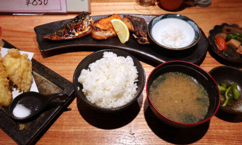 「焼き魚とお鮨専門店 焼乃魚島」で焼き魚をいろいろ食べる欲張り定食