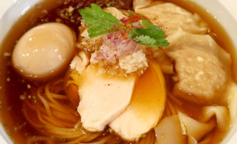 那覇・泊「麺D Noodle Dining」の美味しくなった淡麗煮干しワンタン麺（冷）