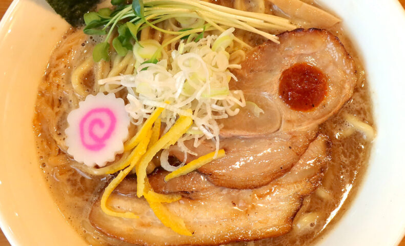 読谷「麺屋 シロサキ」でちょっと懐かしい限定麺・濃厚中華そば