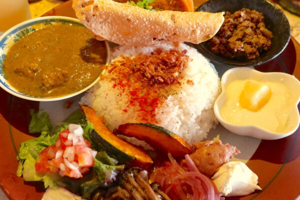 那覇・パラダイス通り「Borrachos（ボラーチョス）」で墨国式ダルバート