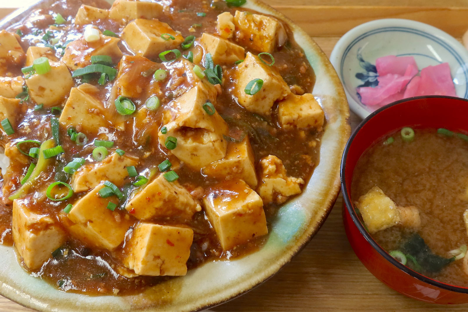 きれいで美味しい首里の食堂「ななほし食堂」で島豆腐を使った麻婆丼 | 沖縄ランチブログＺ