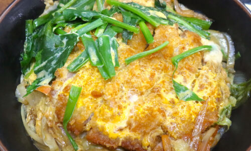 浦添「食事処 ふくや」でカツよりも野菜が目立つ沖縄カツ丼
