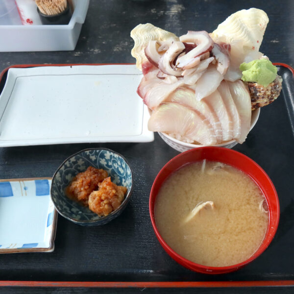 海鮮小丼（900円）