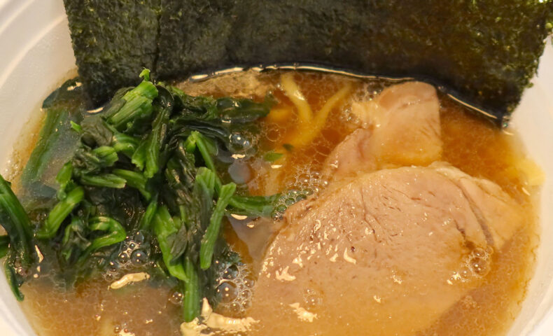 「Ramen 武蔵家」の豚骨醤油ラーメンをデリバリーして豚骨臭インダハウス