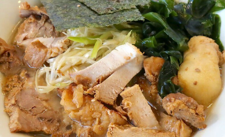 早速２度目の訪問！ 沖縄市「麺と飯ソウハチヤ」で温故知新なラーショ風ネギラーメン