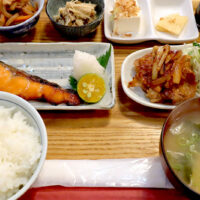 桜坂「定食屋リゾム」の美味しい羽釜炊きご飯と焼き魚で整うランチ