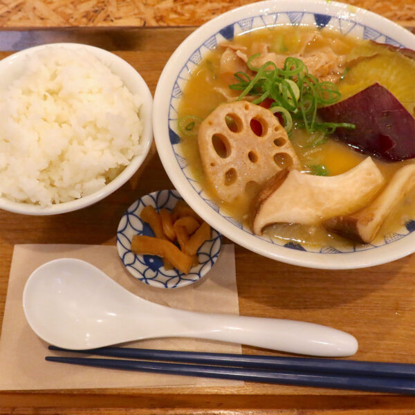石焼き芋豚汁定食（990円）