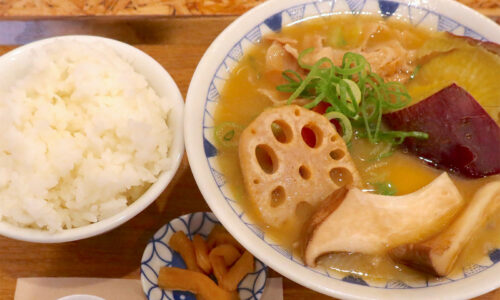 渋谷の豚汁定食専門店「ごちとん」で秋限定・石焼き芋豚汁定食