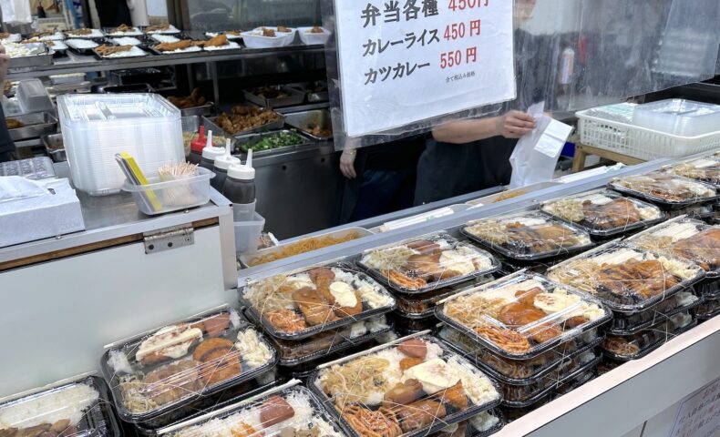 人気のお弁当屋さん「むんじゅる弁当」のドデカいチキンでご飯がススム450円弁当