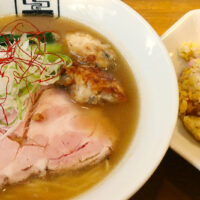 沖縄市「麺と飯ソウハチヤ」で牡蠣のこってりラーメン・濃厚 牡蠣搾り＆半チャーハンセット